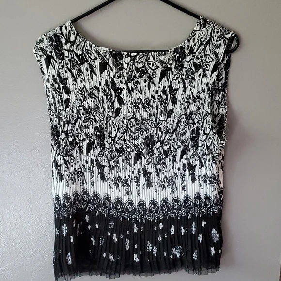 Lace Super Stretchy Dressy Tank Top - Picture 3 of 4